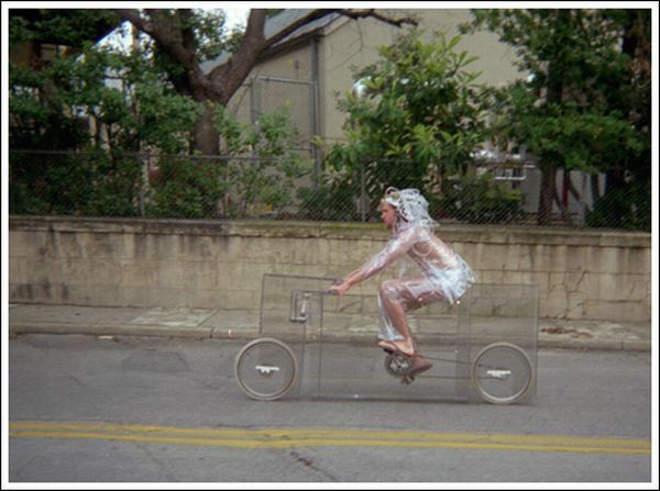 Невидимый велосипед (11 фотографий)