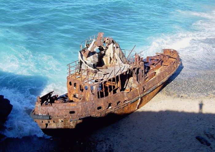 Фото заброшенных кораблей по всему миру (25 фото)