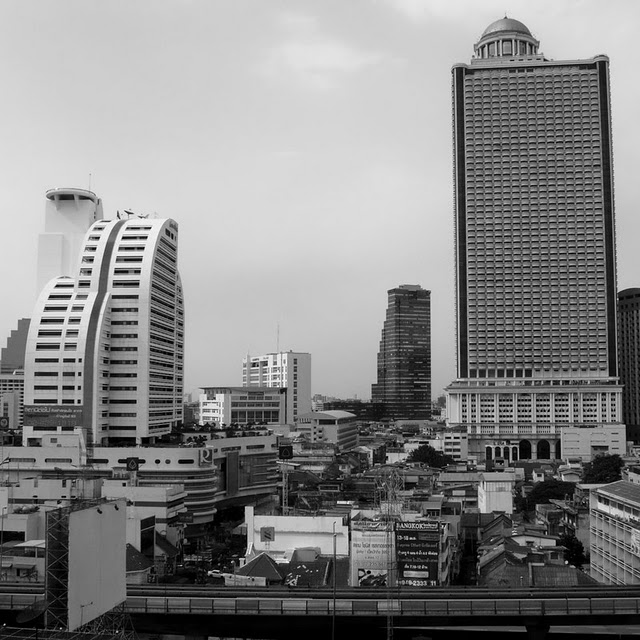 Заброшенный небоскреб в Бангкоке (24 фото)