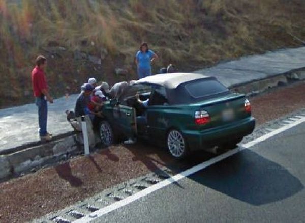 Странные кадры с Google Street View (37 фото)
