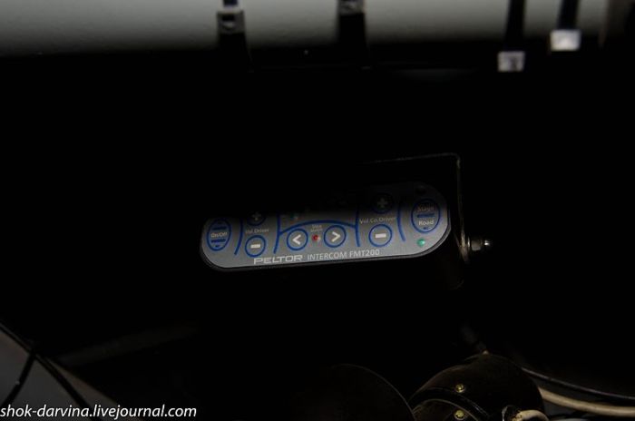 Внутри кабины гоночного КАМАЗа (18 фото)