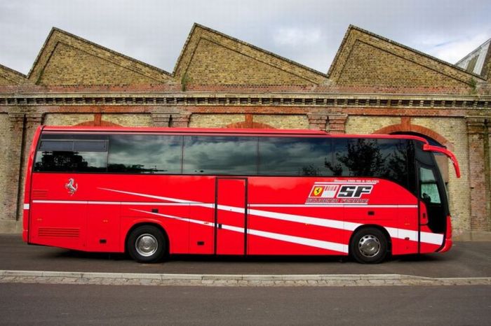 Автобус Михаэля Шумахера (15 фото)