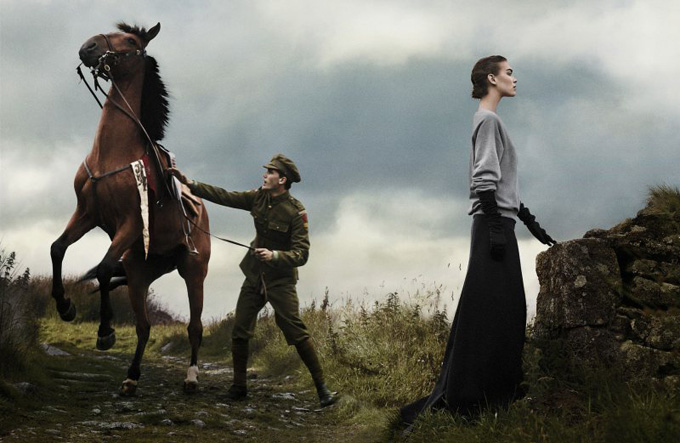 Девушка и кавалерист в Vogue US (8 фото)