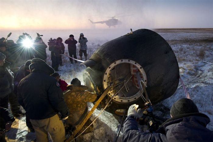 Космонавты вернулись на Землю (6 фото)