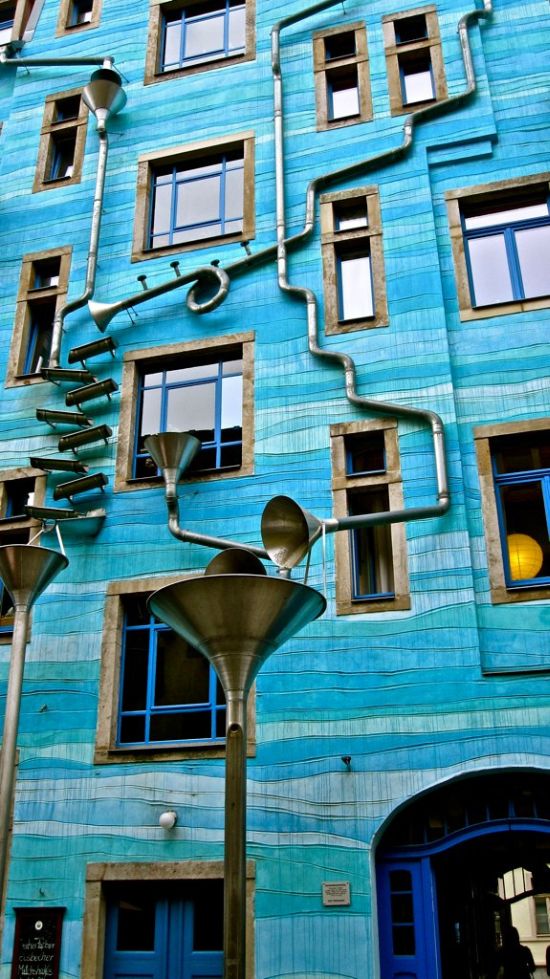 Стена водосточных труб в Дрездене (5 фото)