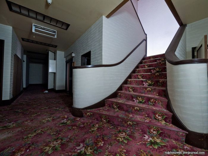 Забытый японский отель (36 фото)