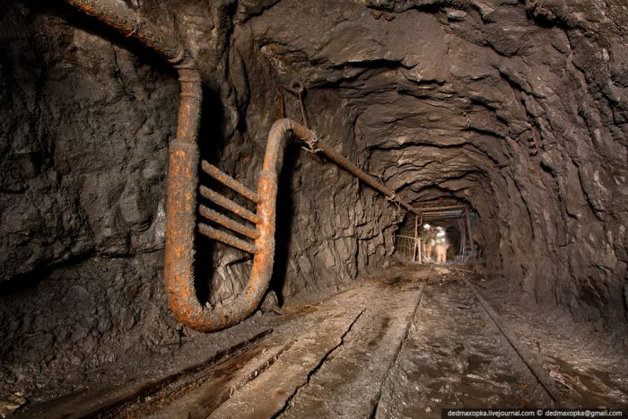 Брошенная железнодорожная шахта (25 фото)