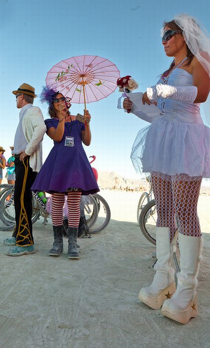 Свадьба на фестивале Burning Man (20 фото)