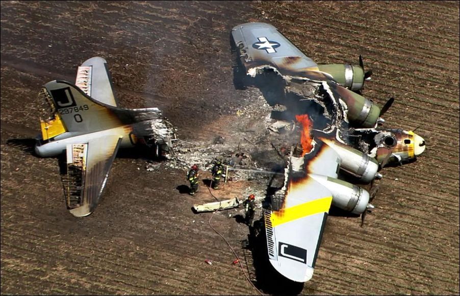 Аварийная посадка B-17 (7 фото)