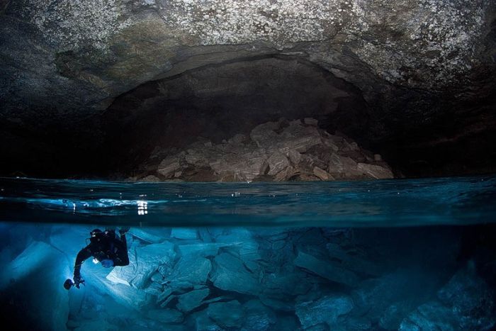 Красивая подводная пещера (23 фото)