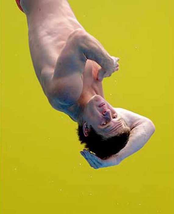 Лица прыгунов в воду (22 фото)