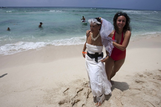 Мексиканская свадьба под водой (7 фото)