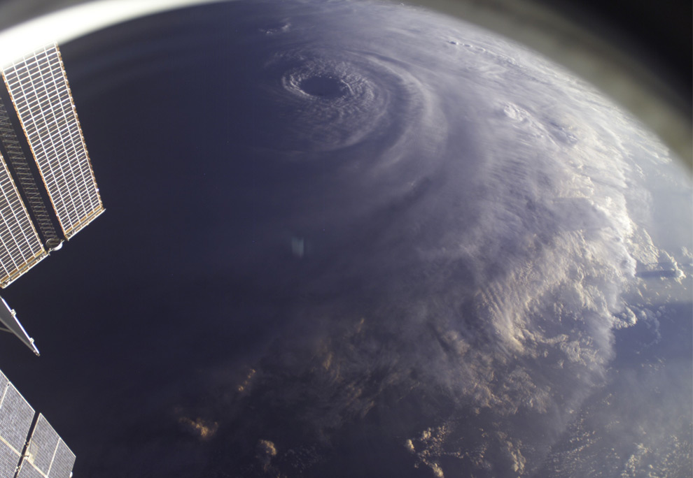 Ураганы – вид из космоса (26 фото)