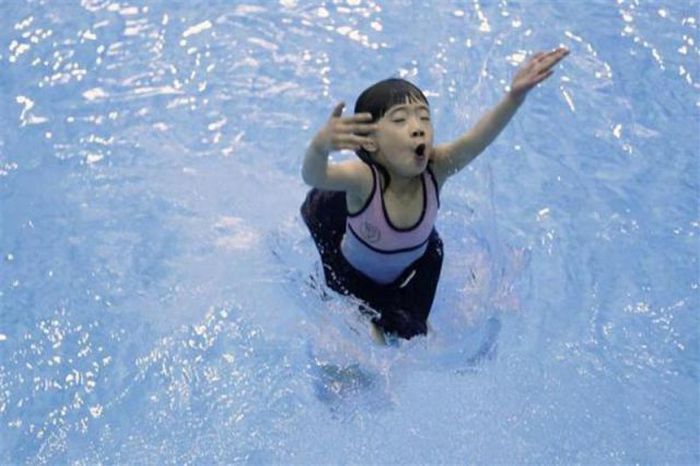 Школа плавания в Китае (18 фото)