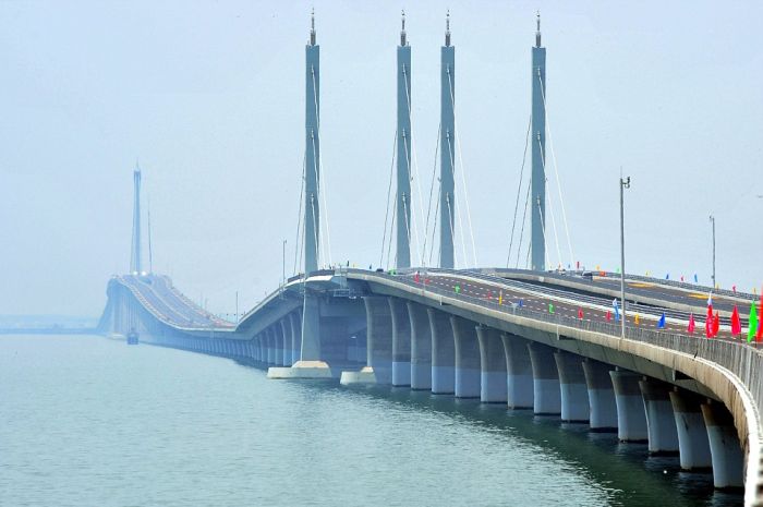Самый длинный морской мост в Китае (14 фото)