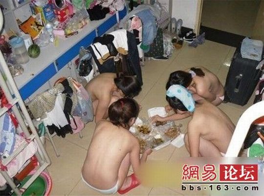 Вот так живут китайские студенты (7 фото)