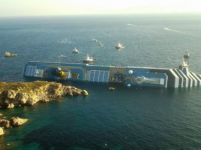 Крушение Costa Concordia (25 фото)