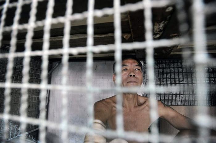 Гон-Конг - жизнь в клетке (16 фото)
