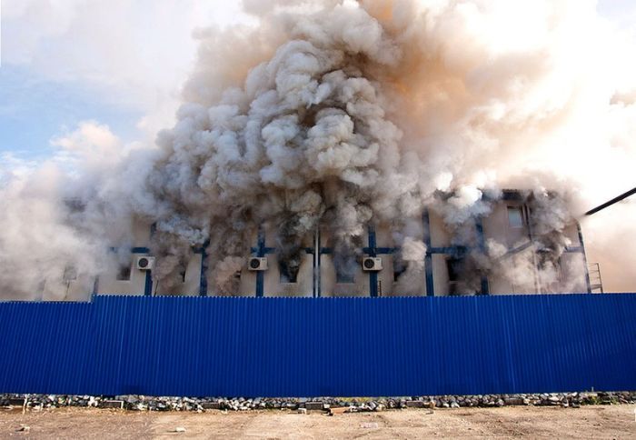 Пожар на Олимпийском объекте в Сочи (14 фото)
