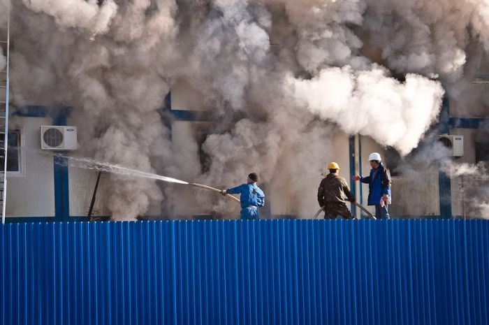 Пожар на Олимпийском объекте в Сочи (14 фото)