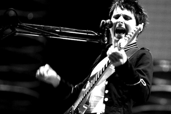 В начале песни «Starlight» группа Muse зашифровала неприличное слово