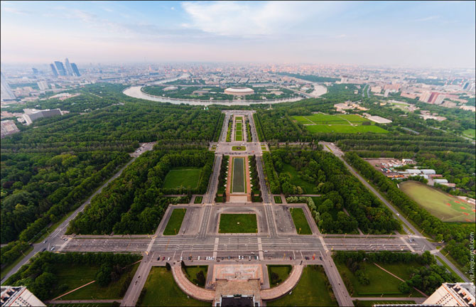 Снимки с самой верхней точки Московского государственного Университета