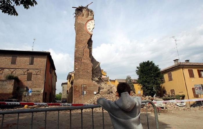 Землетресение в северной Италии (19 фото)