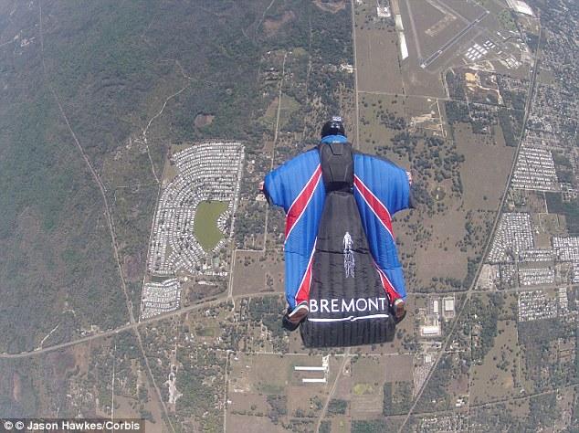 Спрыгнул с высоты 700 метров без парашюта (9 фото+видео)