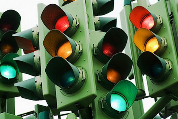 Почему светофор имеет красный, жёлтый и зелёный цвета, а не любые другие