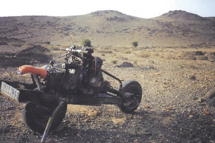 Автомобиль сломался в пустыне (7 фото+ текст)