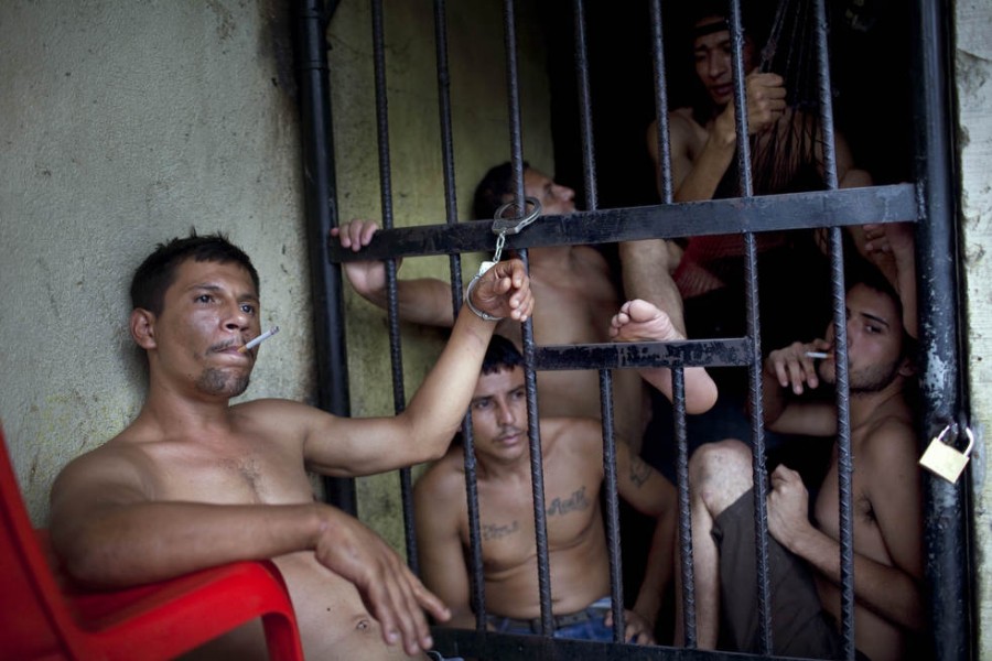 Сокамерники, или коррупция в тюрьмах Гондураса (15 фото + текст)