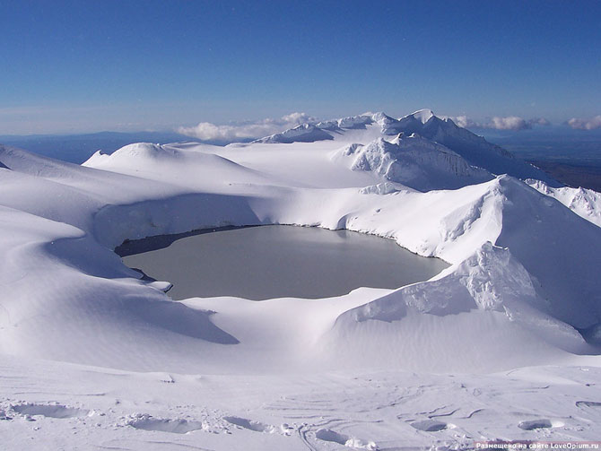 Как выглядят кратерные озера на Земле 