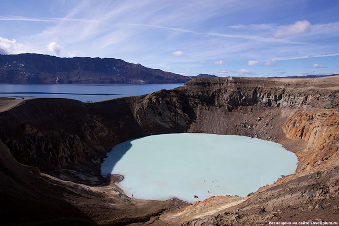 Как выглядят кратерные озера на Земле 