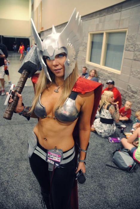 Девушки с Comicon 2012 (43 фото)