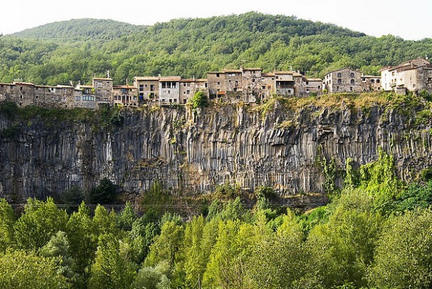 10 удивительных городов на скалах (10 фото + текст)