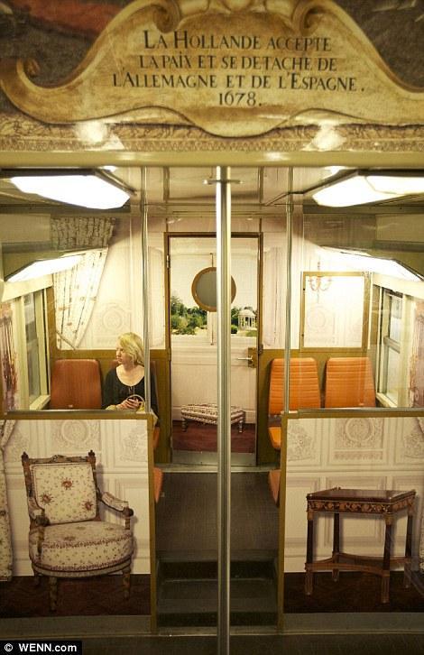 Великолепный поезд в метро (14 фото)