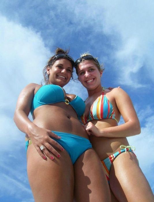 Симпатичные девушки в бикини с пляжей всего мира (79 фото)