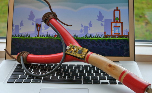 Появилась USB-рогатка для популярной игры Angry Birds