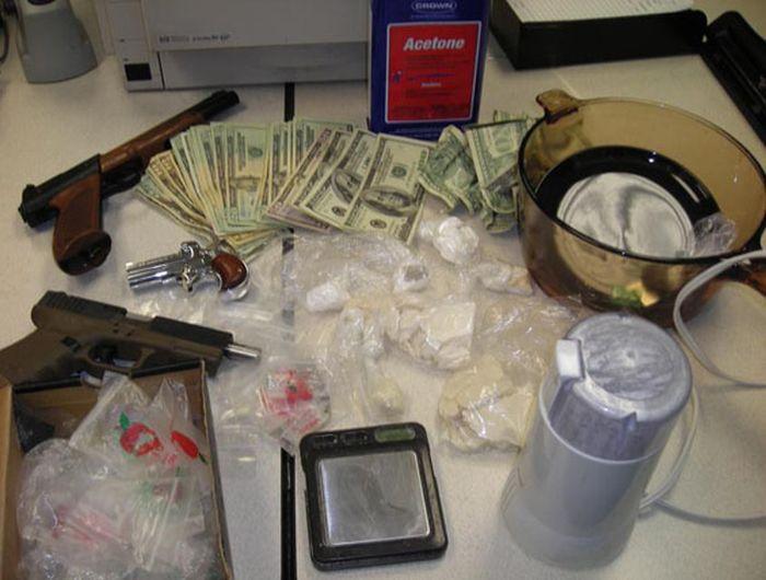 Что изымают у уличных наркоторговцев США (33 фото)