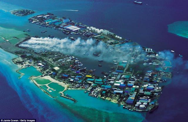 Мусор атакует Мальдивы (8 фото)