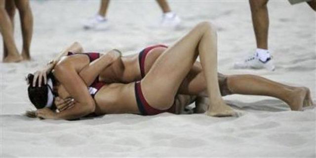 Девушки с пляжного волейбола (25 фото)