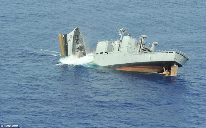 Торпедная атака на корабль (15 фото)