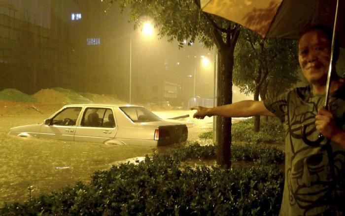 Наводнение в Пекине (10 фото)