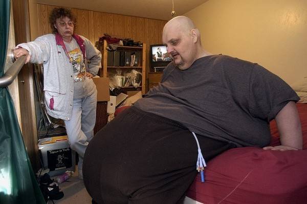 Самые тяжелые люди в мире (17 фото + текст)
