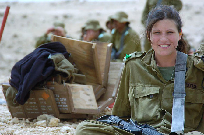 Прекрасная половина израильской армии