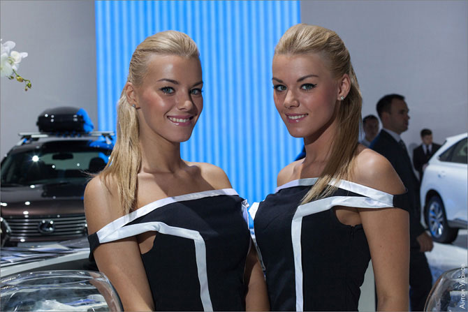 Девушки на Московском автосалоне 2012