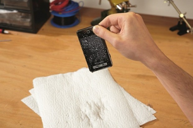 Как высушить промокший телефон (9 фото + текст)