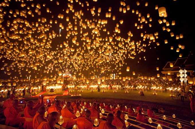 Фестиваль воздушных фонариков в Тайланде (9 фото)