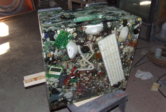 N+ew - стул из отходов электроники (12 фото)