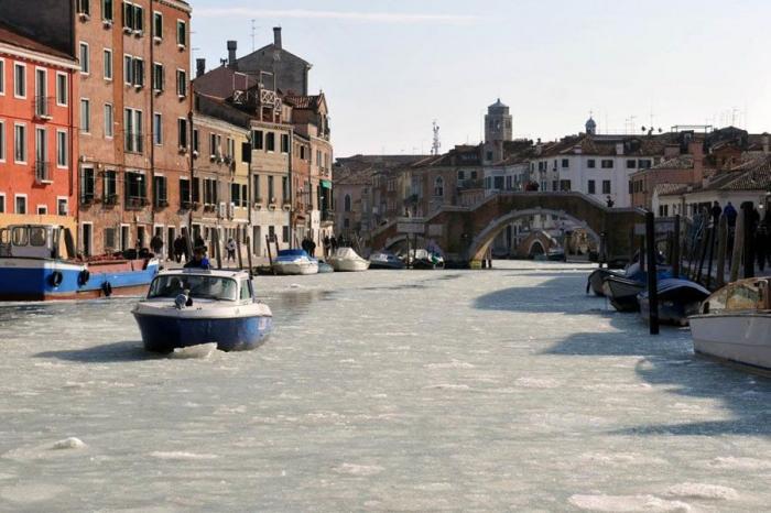 Венеция замерзла впервые за 80 лет (10 фото + текст)